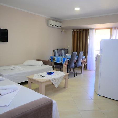 Eleana'S Apartament Sarandë エクステリア 写真