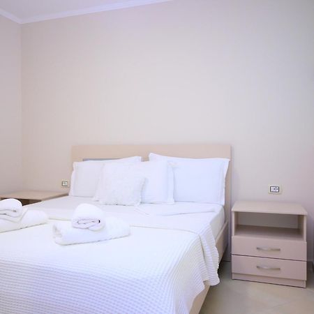 Eleana'S Apartament Sarandë エクステリア 写真