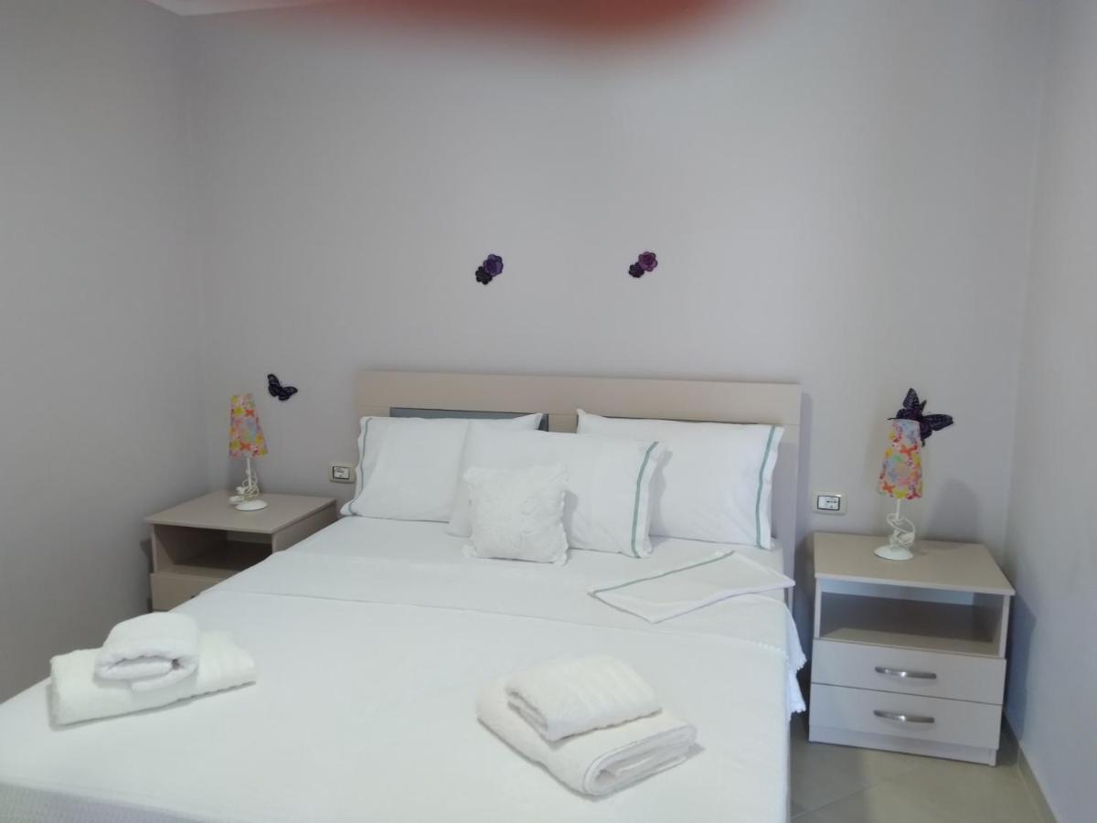 Eleana'S Apartament Sarandë エクステリア 写真