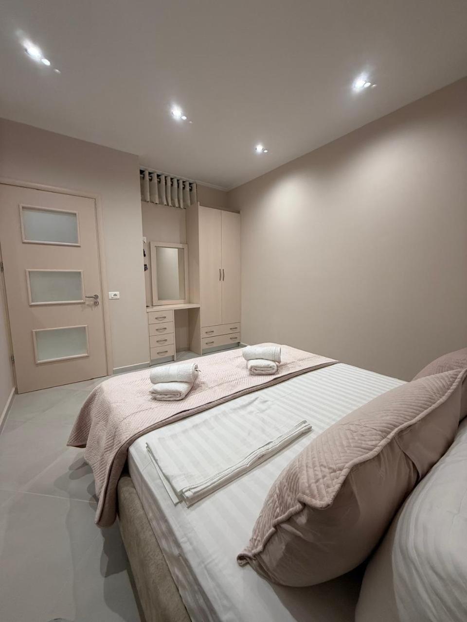 Eleana'S Apartament Sarandë エクステリア 写真