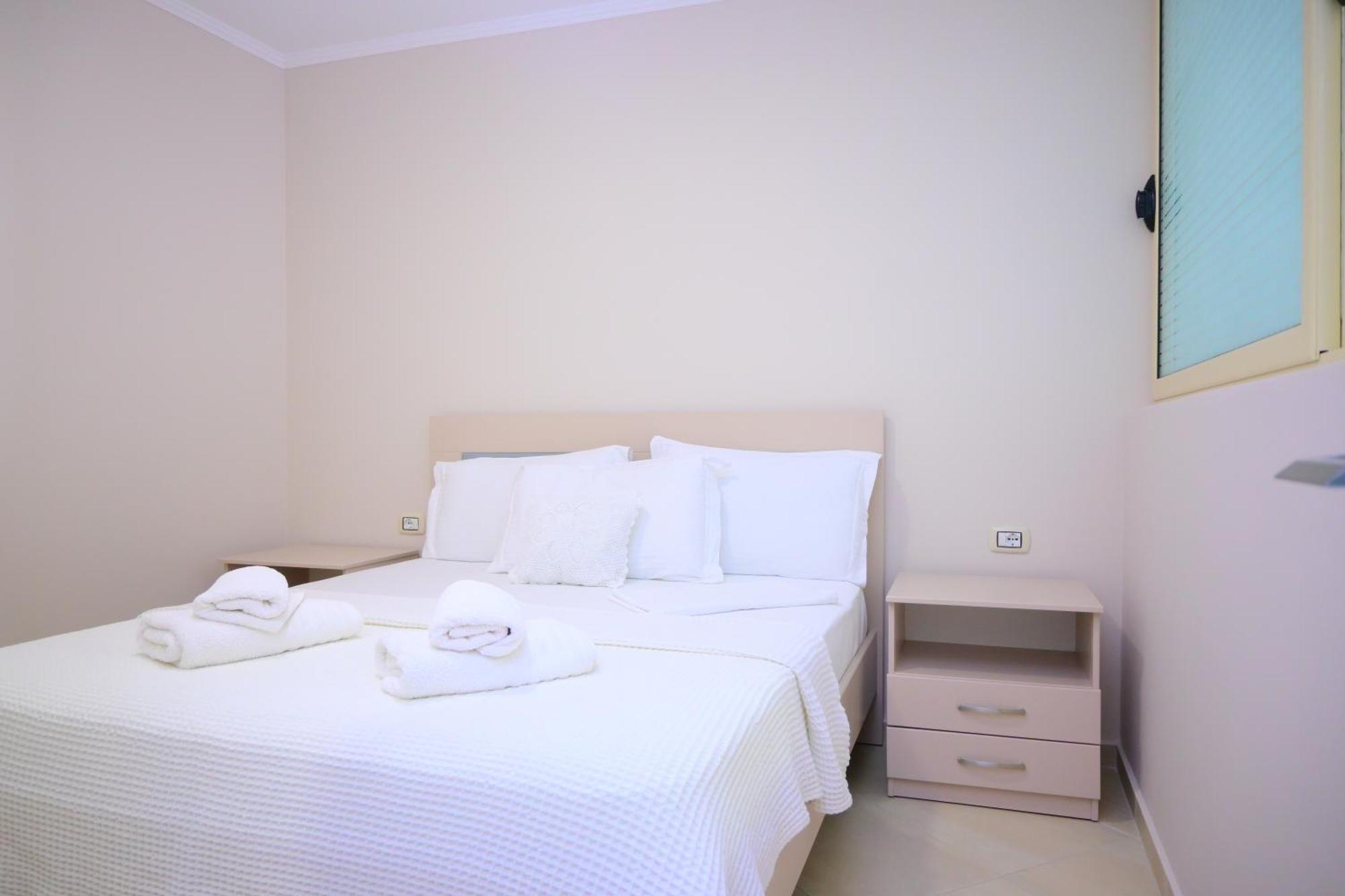 Eleana'S Apartament Sarandë エクステリア 写真