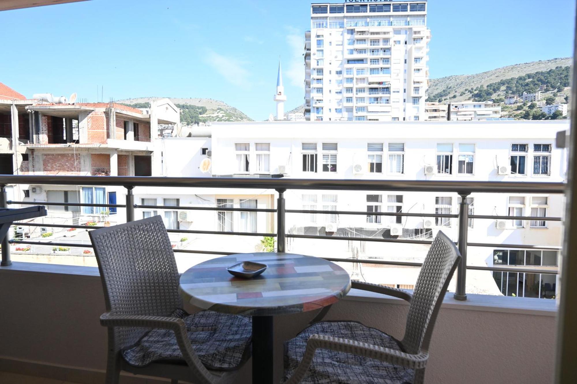 Eleana'S Apartament Sarandë エクステリア 写真