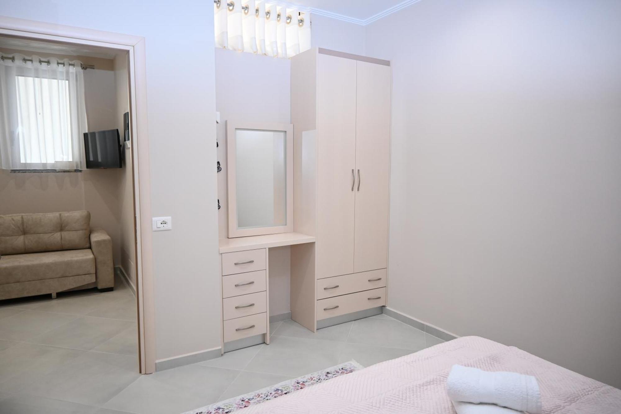 Eleana'S Apartament Sarandë エクステリア 写真